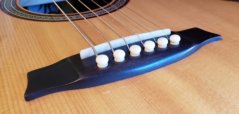 Read more about the article Why Some Guitar Brands Use Plastic Saddles Instead of Bone